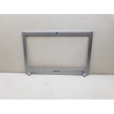 Samsung RV509 Bezel